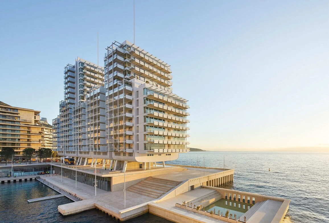 Le Renzo in Mareterra Monaco from the outside