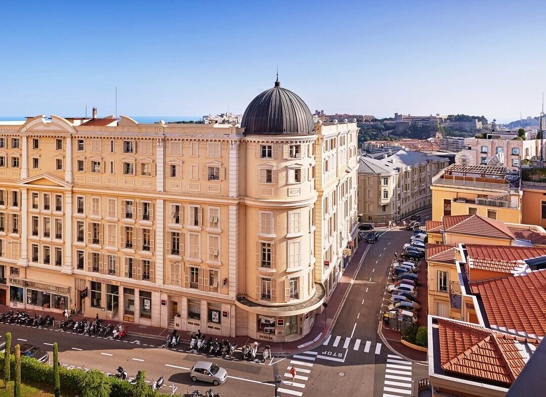 Entire facade of the Palais de la Scala pictured in Carré d'Or
