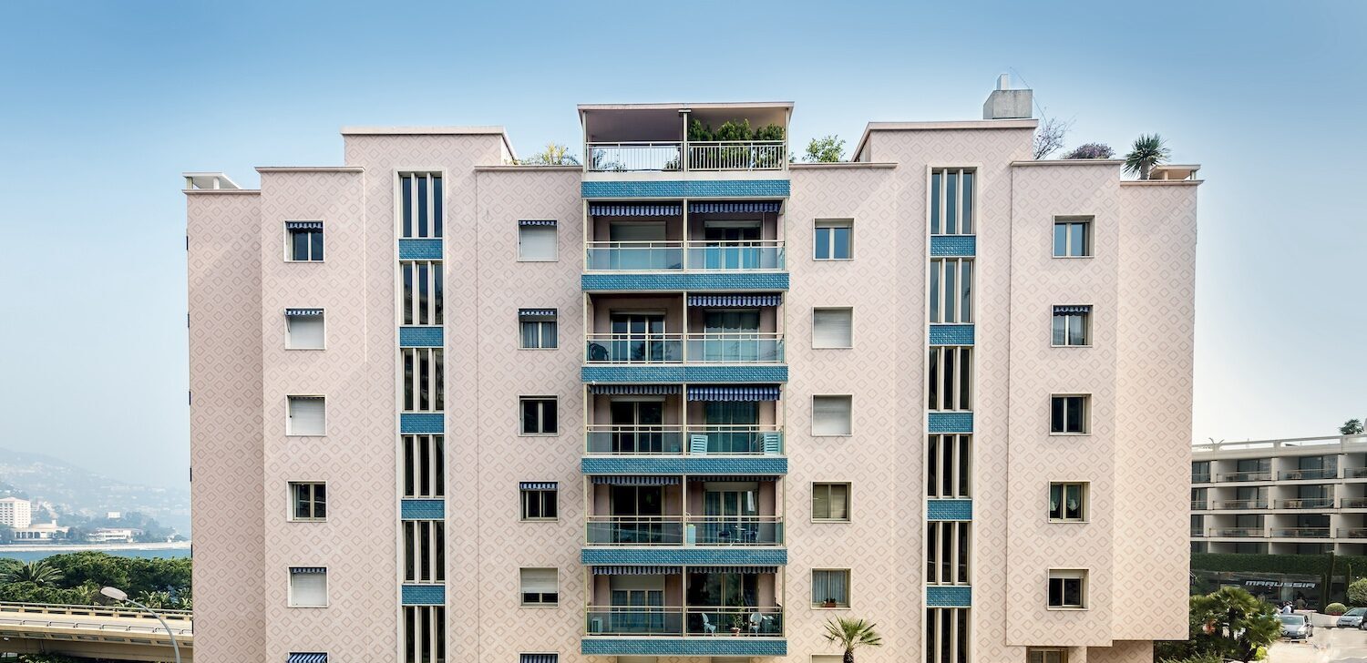 Le Sardanapale residential building façade in Monaco